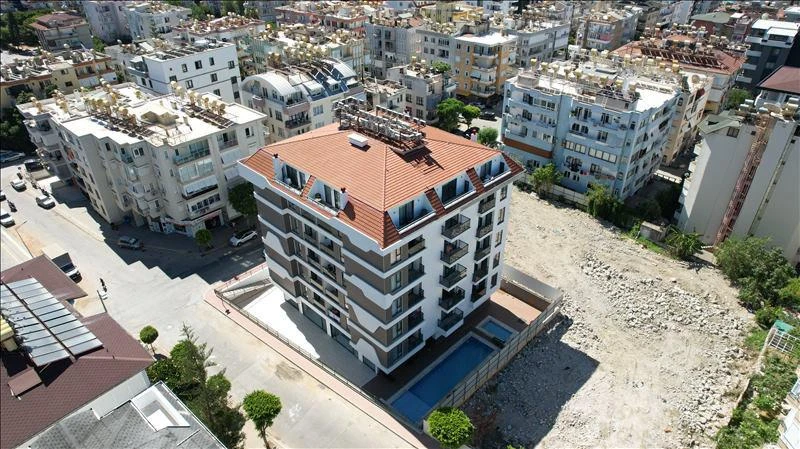 Малоэтажная резиденция с бассейнами и рестораном в 150 метрах от моря, в центре Алании, Турция