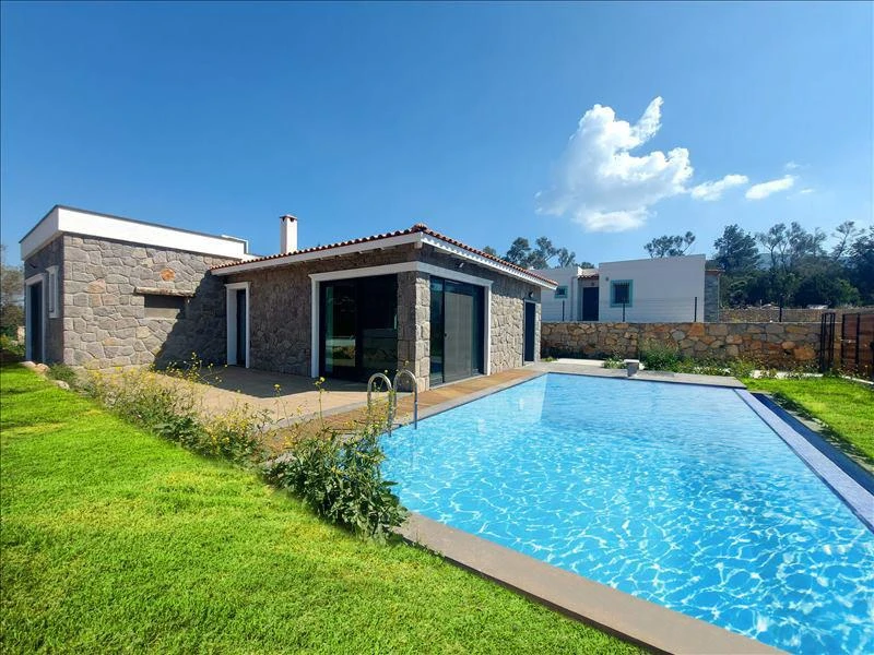 Комплекс вилл с бассейнами, садами и террасами недалеко от моря и центра Бодрума, Торба, Турция