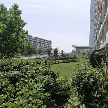 Жилой комплекс с видом на сад и озеро, недалеко от телебашни Чамлыджа, Умрание, Стамбул, Турция