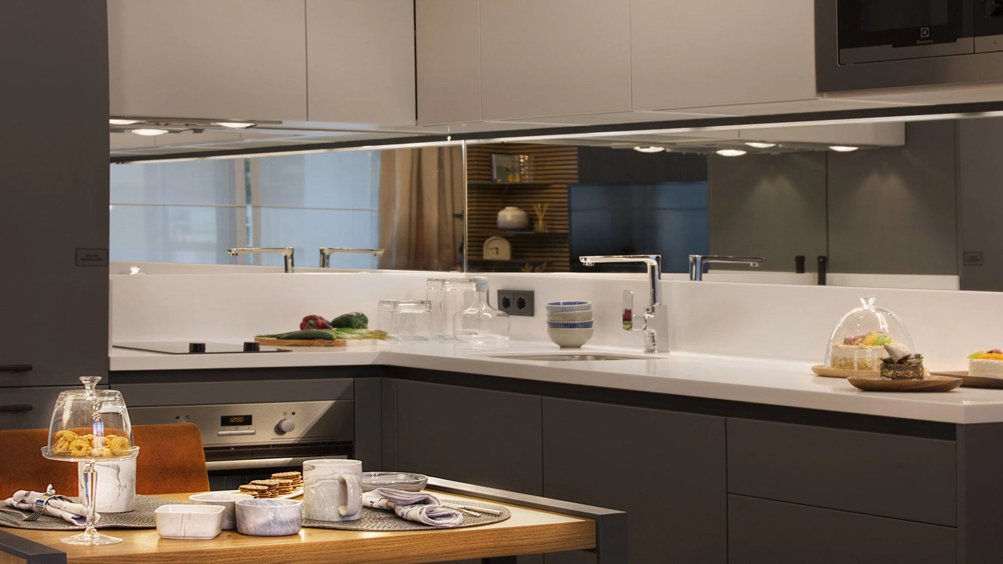 Современная комфортабельная резиденция с бассейнами и спортивными площадками, Стамбул, Турция Современная комфортабельная резиденция с бассейнами и спортивными площадками, Стамбул, Турция